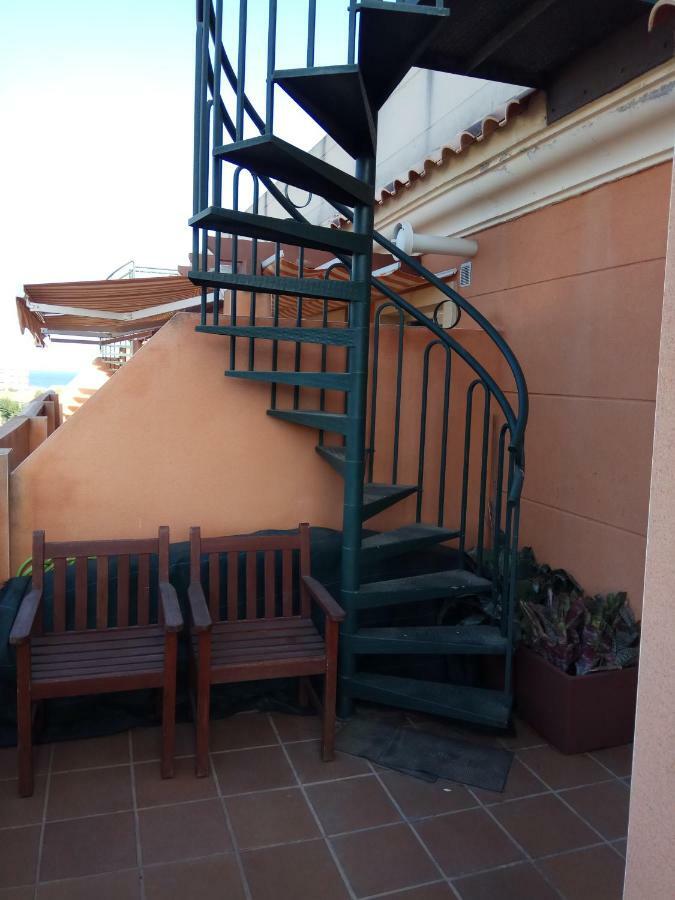 Precioso Atico En Torre De Benagalbon A 20 Metros Del Mar.アパートメント エクステリア 写真